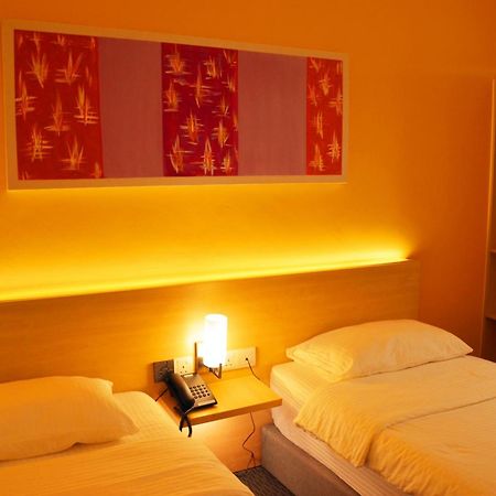 Hotel Jeti Tg Gemok Padang Endau Exteriör bild