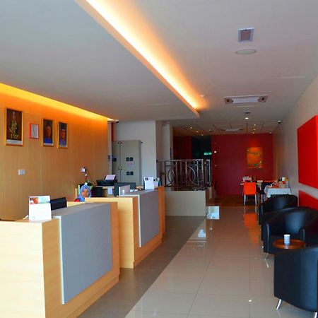 Hotel Jeti Tg Gemok Padang Endau Exteriör bild