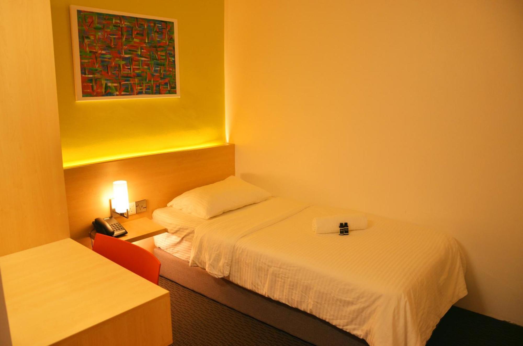 Hotel Jeti Tg Gemok Padang Endau Exteriör bild