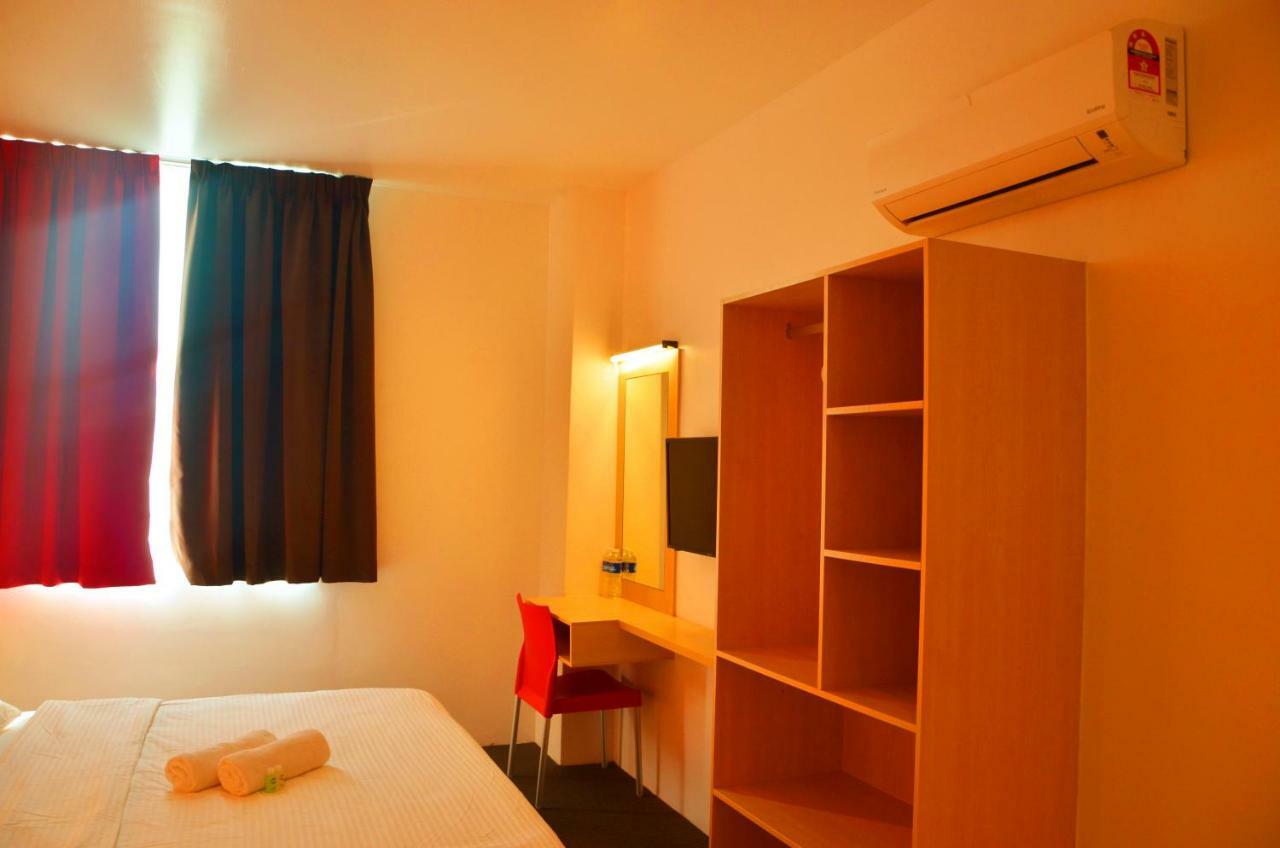 Hotel Jeti Tg Gemok Padang Endau Exteriör bild