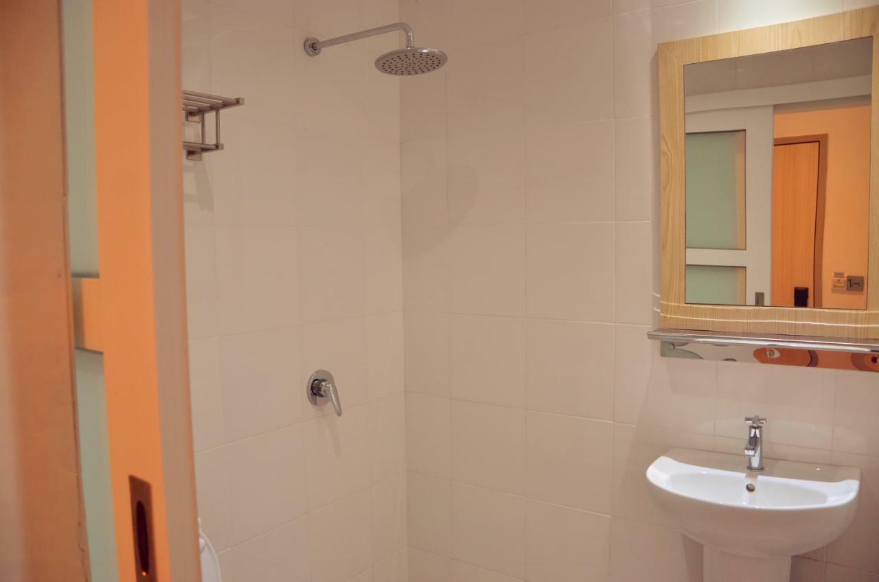 Hotel Jeti Tg Gemok Padang Endau Exteriör bild