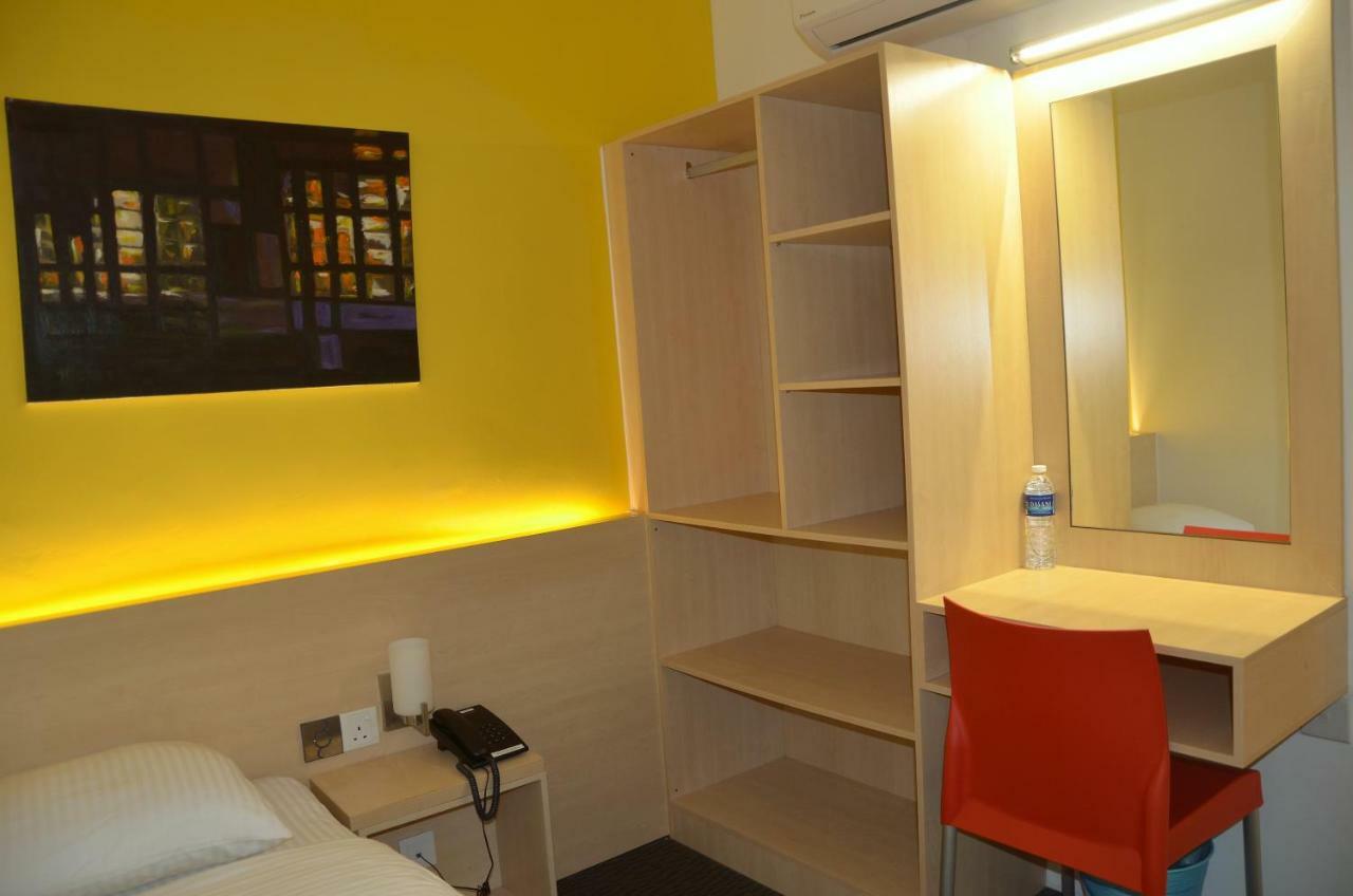 Hotel Jeti Tg Gemok Padang Endau Exteriör bild